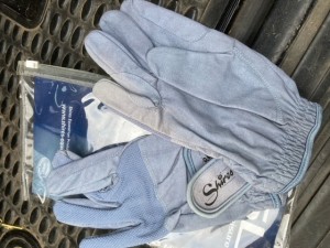 Shires Med Light Air Pre-Owned blue gloves