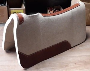 Westerm saddle pad Natural wool ergonamic shape